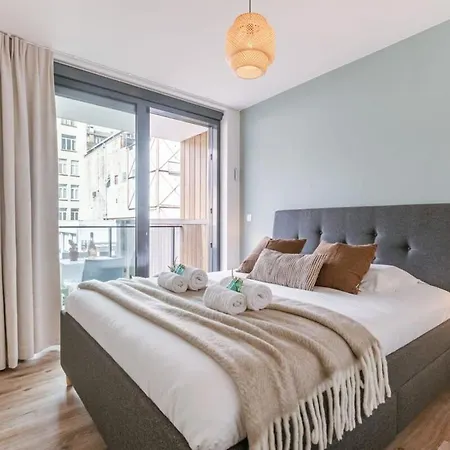 Huswell - Modern For Up To Five People Apartment